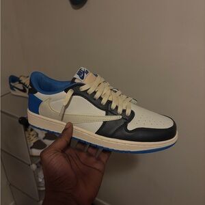 Fragment Design × Travis Scott x
Air Jordan 1 Retro Low